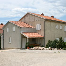 Apartmanok Parkolóhellyel Novi Vinodolski - 5529