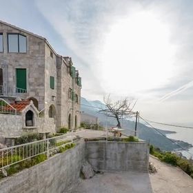 Apartmanok Parkolóhellyel Brela, Makarska - 11552 Brela