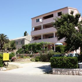 Apartmanok és Szobák Parkolóhellyel Barbat, Rab - 5070 Barbat