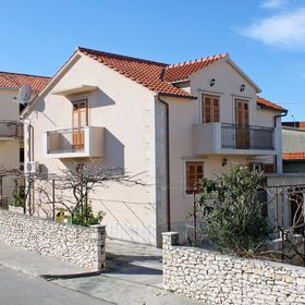 Apartmanok Parkolóhellyel Supetar, Brac - 6037 Supetar