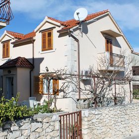 Apartmanok Parkolóhellyel Supetar, Brac - 6037 Supetar