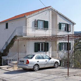 Apartmanok Parkolóhellyel Slatine, Ciovo - 6061 Slatine