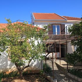 Apartmanok Parkolóhellyel Slatine, Ciovo - 8658 Slatine