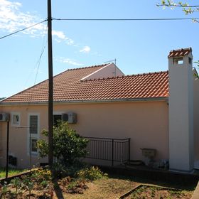 Apartmanok Parkolóhellyel Slatine, Ciovo - 8658 Slatine