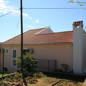 Apartmanok Parkolóhellyel Slatine, Ciovo - 8658 Slatine