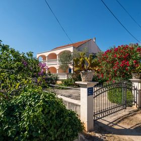 Apartmanok Parkolóhellyel Pasman - 8214 Pašman