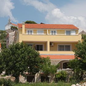 Apartmanok Parkolóhellyel Murter - 5100