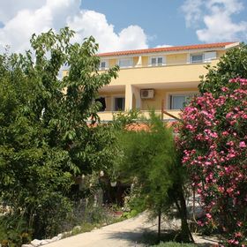 Apartmanok Parkolóhellyel Murter - 5100