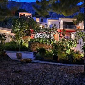 Apartmanok A Tenger Mellett Mimice, Omis - 2972 Mimice