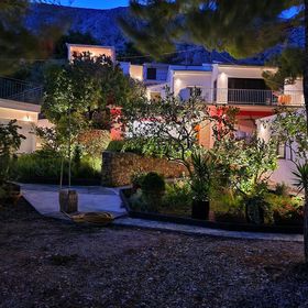 Apartmanok A Tenger Mellett Mimice, Omis - 2972 Mimice