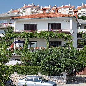 Apartmanok Parkolóhellyel Novi Vinodolski - 2421