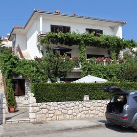 Apartmanok Parkolóhellyel Novi Vinodolski - 2421