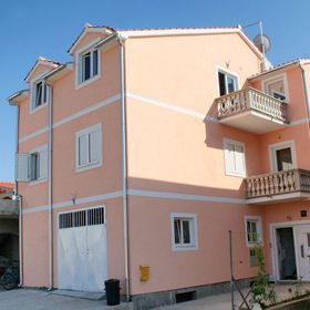 Apartmanok Parkolóhellyel Vodice - 4214