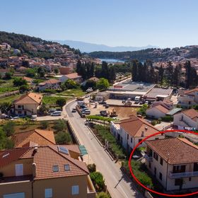 Apartmanok és Szobák Parkolóhellyel Jelsa, Hvar - 4028 Jelsa