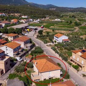 Apartmanok és Szobák Parkolóhellyel Jelsa, Hvar - 4028 Jelsa