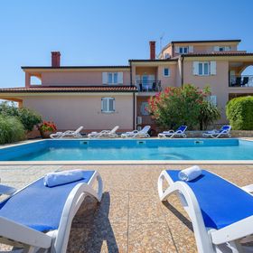 Apartmanok Családok Részére Medencével Basanija, Umag - 3402 Bašanija