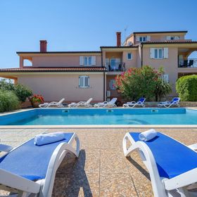 Apartmanok Családok Részére Medencével Basanija, Umag - 3402 Bašanija