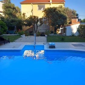 Apartmanok Családok Részére Medencével Banjol, Rab - 5007 Banjol