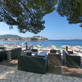 Apartments Karmela Primosten