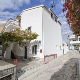 Apartments Tonja Primosten