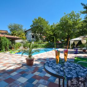 Apartments With Pool Antonia Malinska