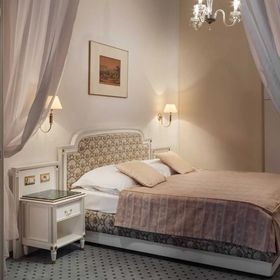 AMBASSADOR - ZLATÁ HUSA Praha