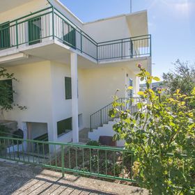 Apartments Anica Primosten