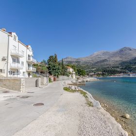 Apartments Dijana Slano