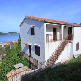 Apartmanok Parkolóhellyel Vis - 8448