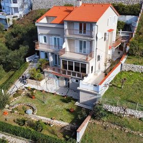 Apartmanok Parkolóhellyel Rab - 14120