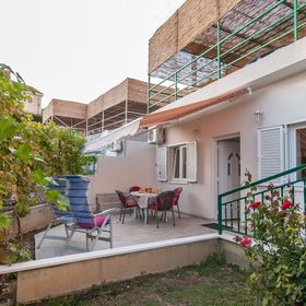 Apartmanok Parkolóhellyel Omis - 14422 Omiš