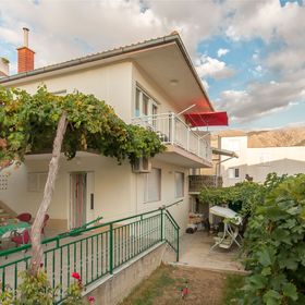 Apartmanok Parkolóhellyel Omis - 14422 Omiš