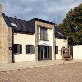 Flamingó Panzió és Borház Etyek