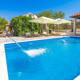 Countryside House With Pool Dugobabe