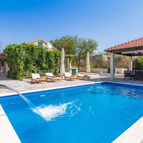 Countryside House With Pool Dugobabe