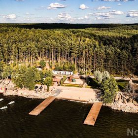 Osada Swory - domki w lesie