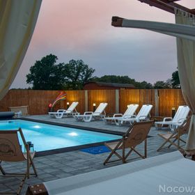 Pod Dębami-domki,pokoje,nauka jazdy konnej.