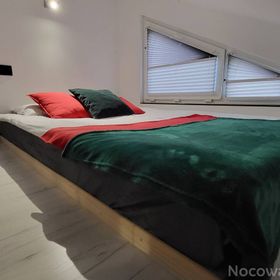 BLACK & WHITE HOUSES