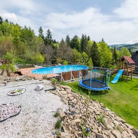 Nad Koroną z Jacuzzi domki i pokoje