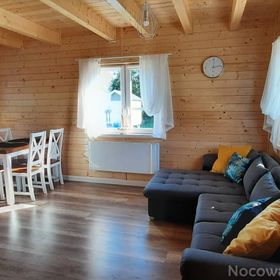 Szary Domek Nad Jeziorem