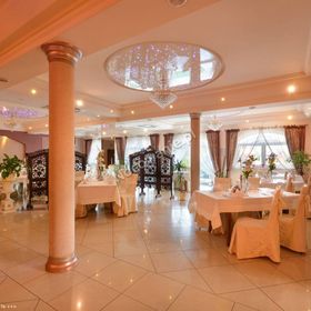 Hotel Akropol - Grupy i Wycieczki 