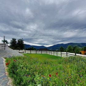 Rajska Chata w górach z Balią