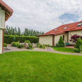 Kamienny Dworek Pokoje Gościnne i Pracownicze