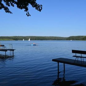 Nad Zatoką-domki i pokoje nad samym jeziorem