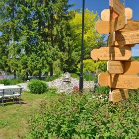 POD SKAMIENIAŁYM MIASTEM