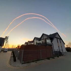 Dom przy żywych palmach i jeziorze. Luksus i relax