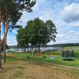 Nad Zatoką-domki i pokoje nad samym jeziorem