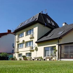 Pod zielonym daszkiem