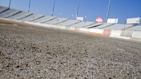 Dmuchane bandy na stadionie w Częstochowie. Montaż nadzoruje Tony Briggs