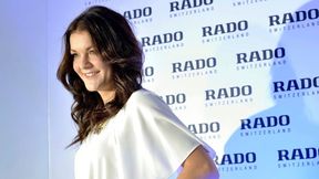 Czarne szpilki, biała sukienka, zgrabne nogi. Radwańska znowu kipi seksapilem